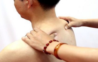 Bấm Huyệt Điều Trị Thoái Hóa Cổ Lưng