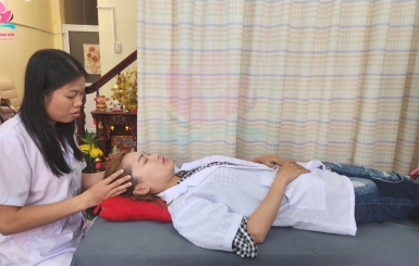 Phòng khám bấm huyệt trị đau đầu giảm căng thẳng tại TPHCM