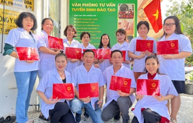 Học bằng nghề bấm huyệt chuẩn bộ y tế tại Đông Y Hoa Sen