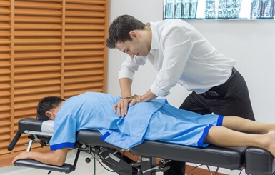 Trị liệu thần kinh cột sống – Giải pháp hỗ trợ giảm đau xương khớp không xâm lấn