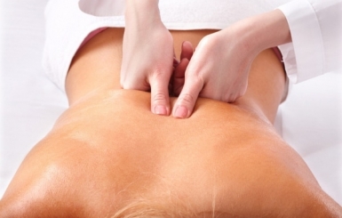 Bấm Huyệt Điều Trị Đau Lưng Tại Phòng Khám Đông Y Hoa Sen