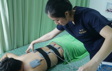 Dịch vụ trị liệu bằng máy điện xung tại TP.HCM – Giảm đau, giãn cơ an toàn tại Phòng khám Đông y Hoa Sen