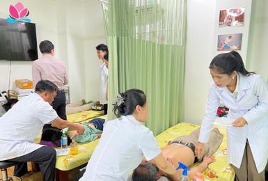 Học Viên Thực Hành Massage Toàn Thân