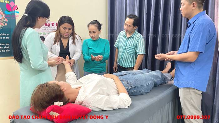 Học Châm Cứu Bấm Huyệt Uy Tín TPHCM