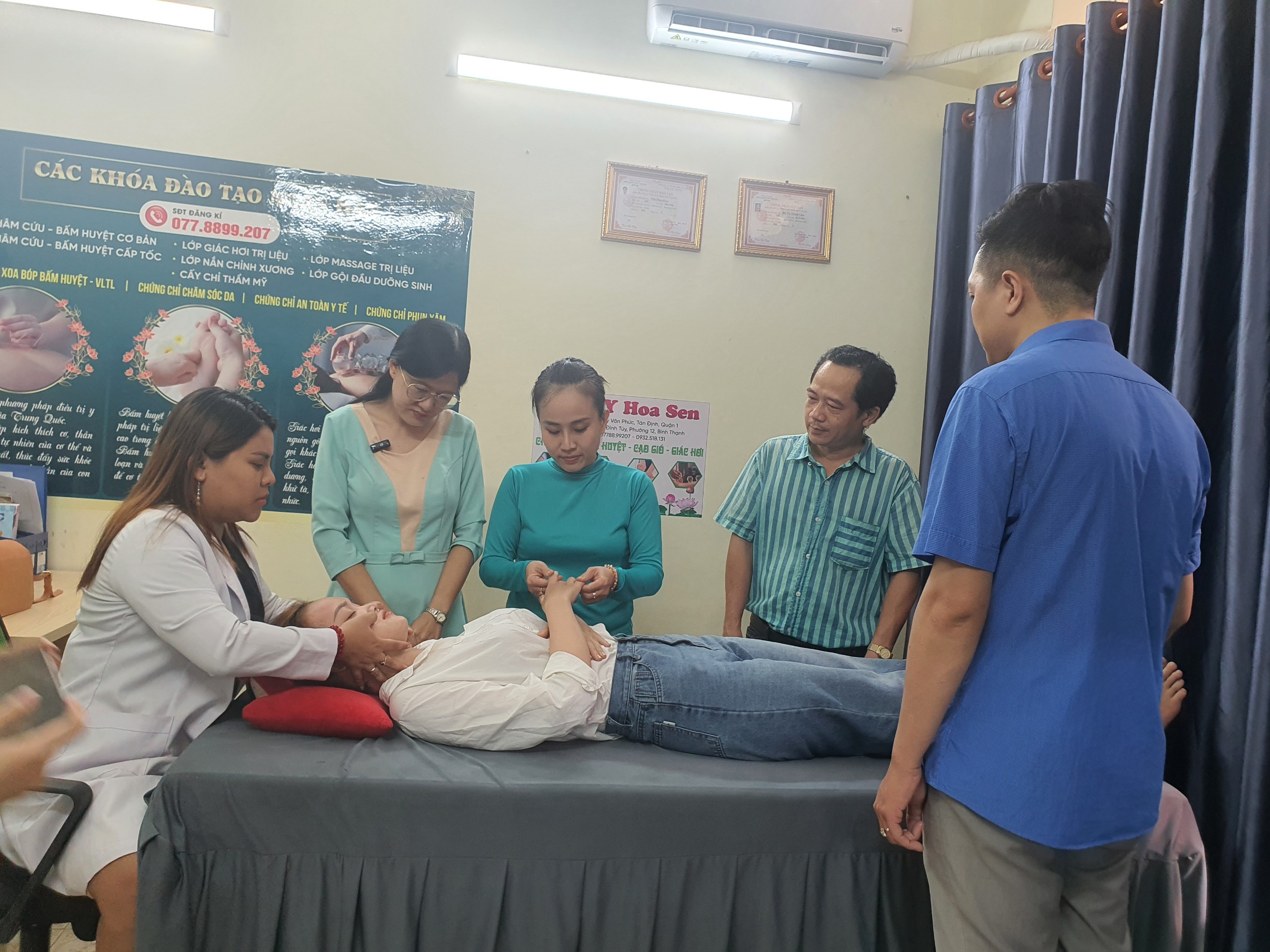 học châm cứu bấm huyệt ở đâu