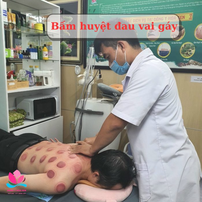 đau vai gáy phải