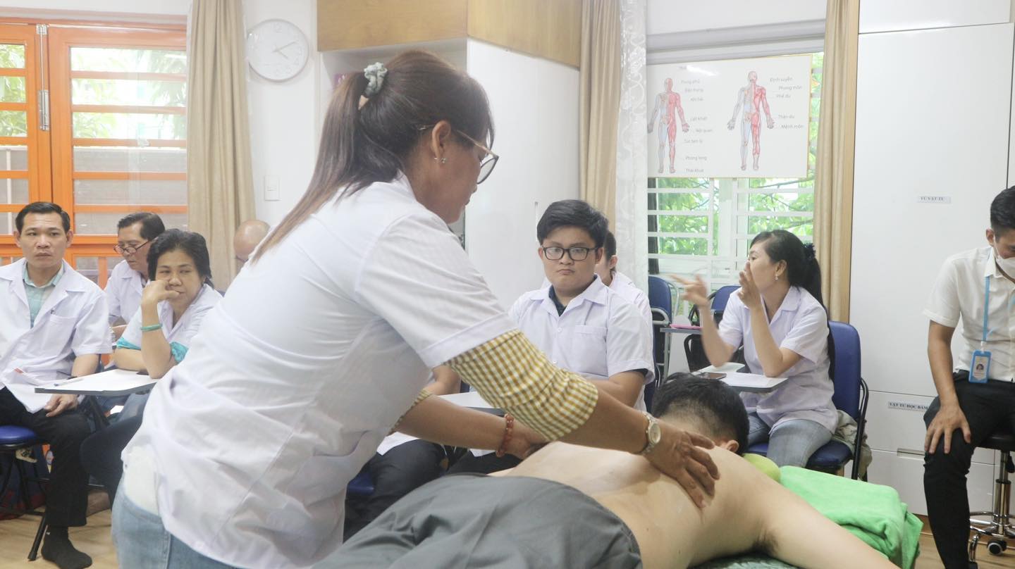 Địa Chỉ Học Massage Xoa Bóp Bấm Huyệt