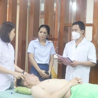 Học xoa bóp bấm huyệt ở TPHCM