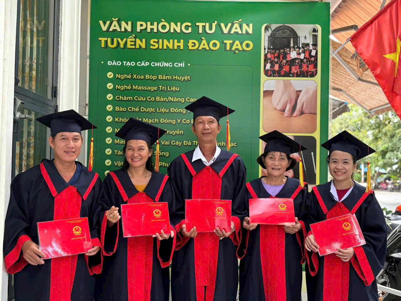 Học bấm huyệt phục hồi sau tai biến