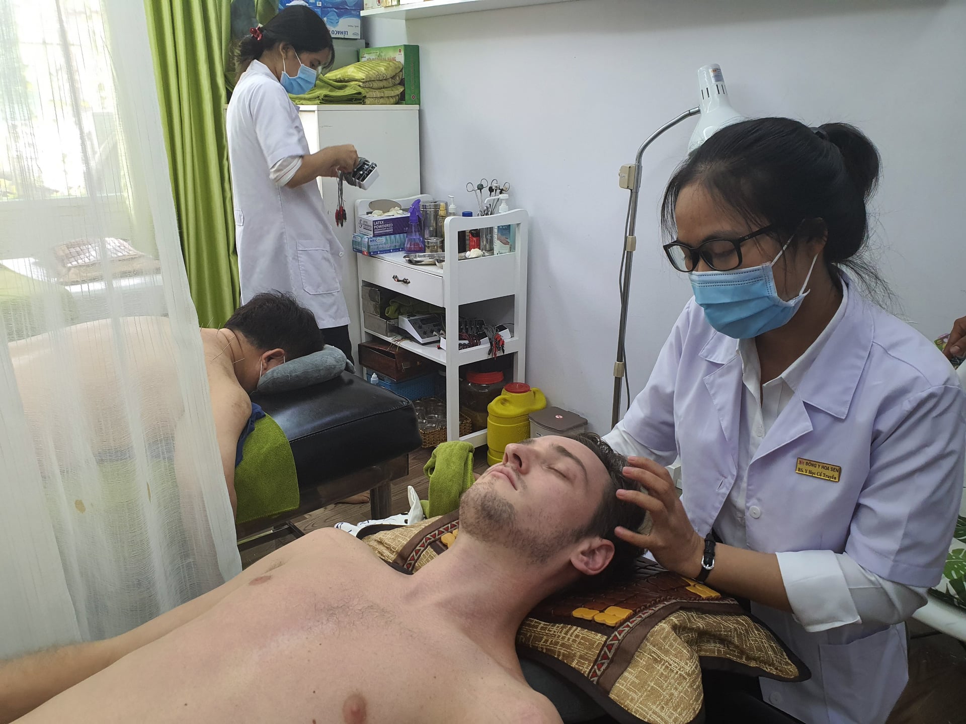 bấm huyệt chữa mất ngủ