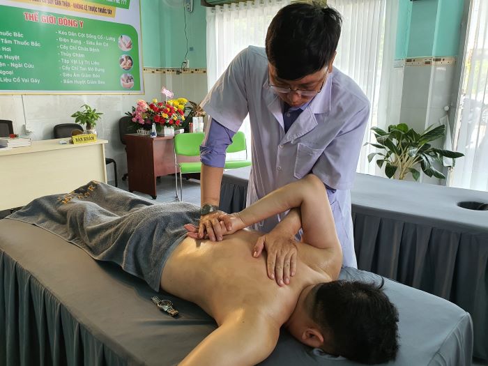 bấm huyệt chữa thần kinh tọa