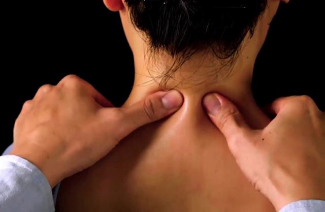 cách chữa đau cổ vai gáy tại nhà