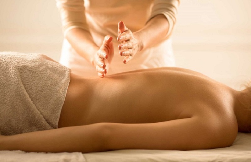 Kỹ thuật massage thư giãn toàn thân được nhiều người chuộng