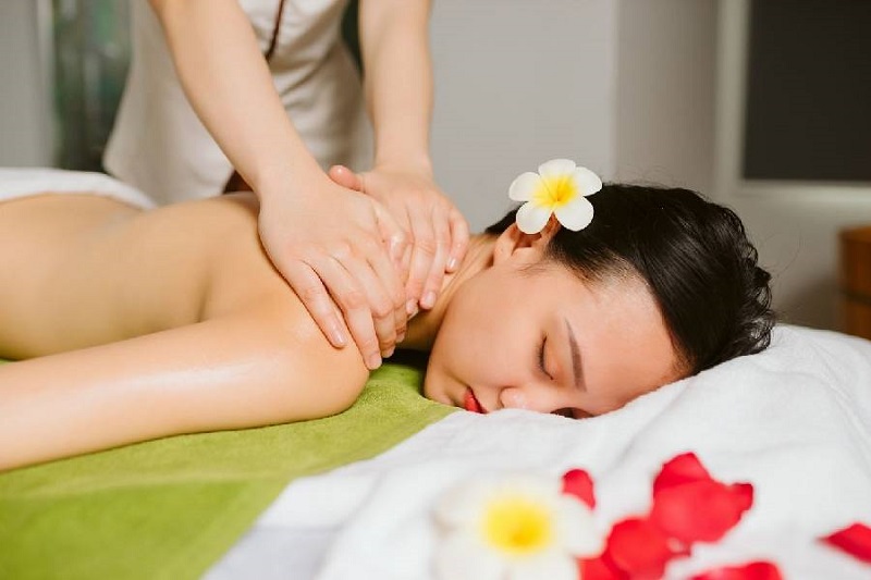 Học viên thành thạo kỹ năng massage trị liệu sau khi hoàn thành khóa học